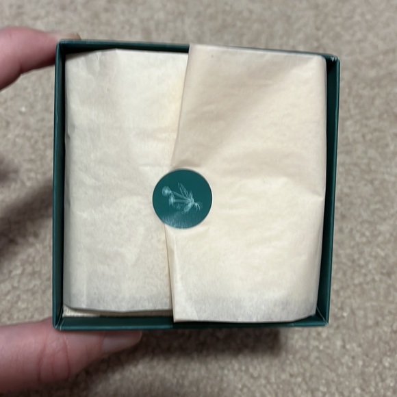 BRAND NEW Dandelion bee pearl drop earrings - Picture 5 of 10